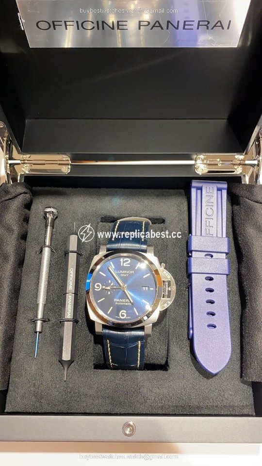 Panerai Luminor 1950 3 Days GMT Automatic Mens watch Unisex Automatic Steel PAM 01033