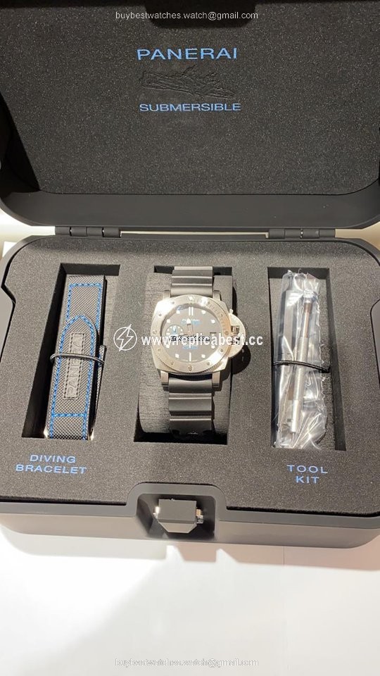 Panerai Luminor Submersible Mens watch Unisex Automatic Steel PAM 00973