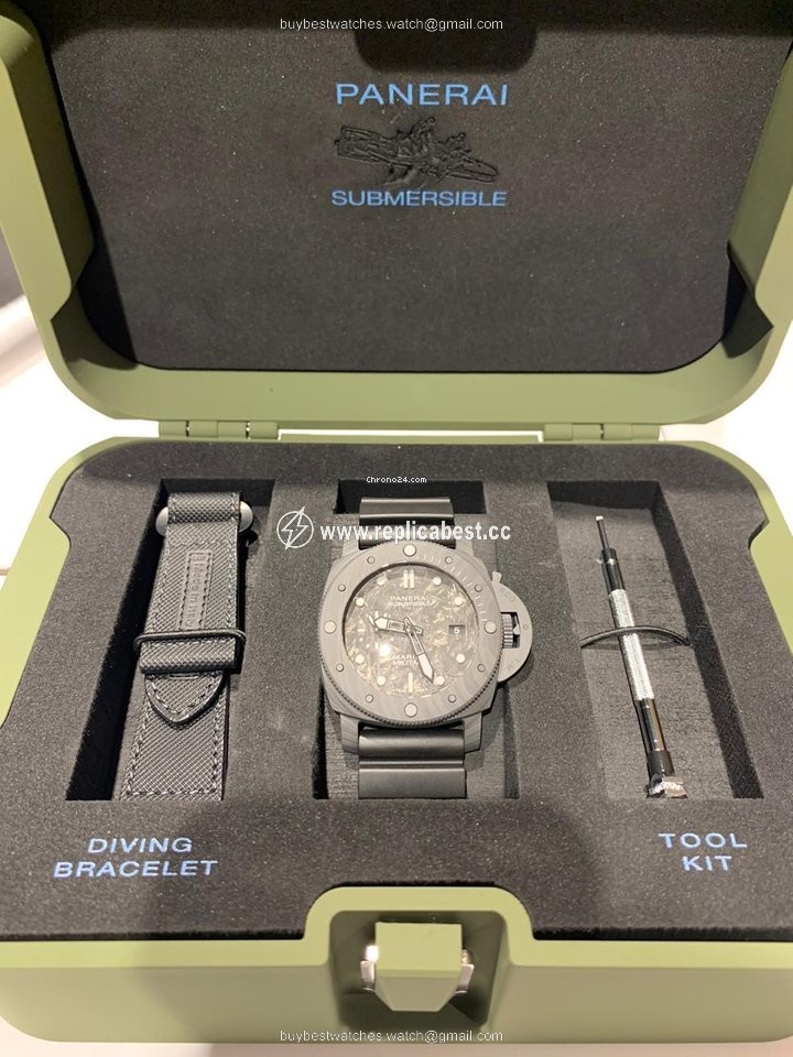 Panerai Luminor Submersible Mens watch Unisex Automatic Carbon PAM00979