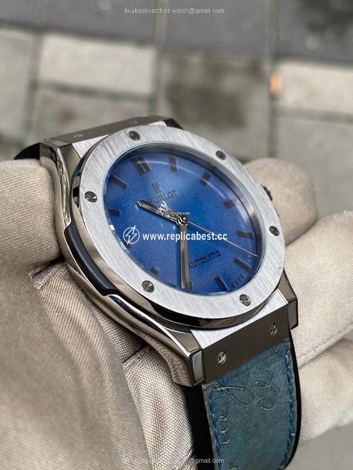 Hublot Classic Fusion 45, 42, 38, 33 mm Mens watch Unisex Automatic Titanium 511.NX.050B.VR.BER16