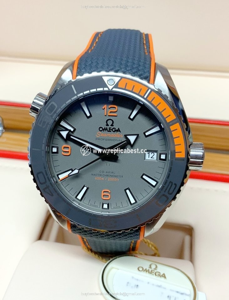 Omega Seamaster Planet Ocean Mens watch Unisex Automatic Titanium 215.92.44.21.99.001