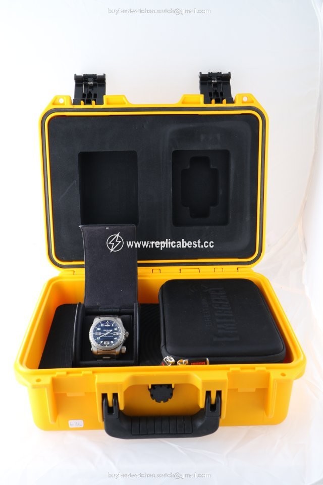 Breitling Emergency Mens watch Unisex Titanium E7632522BC02159E
