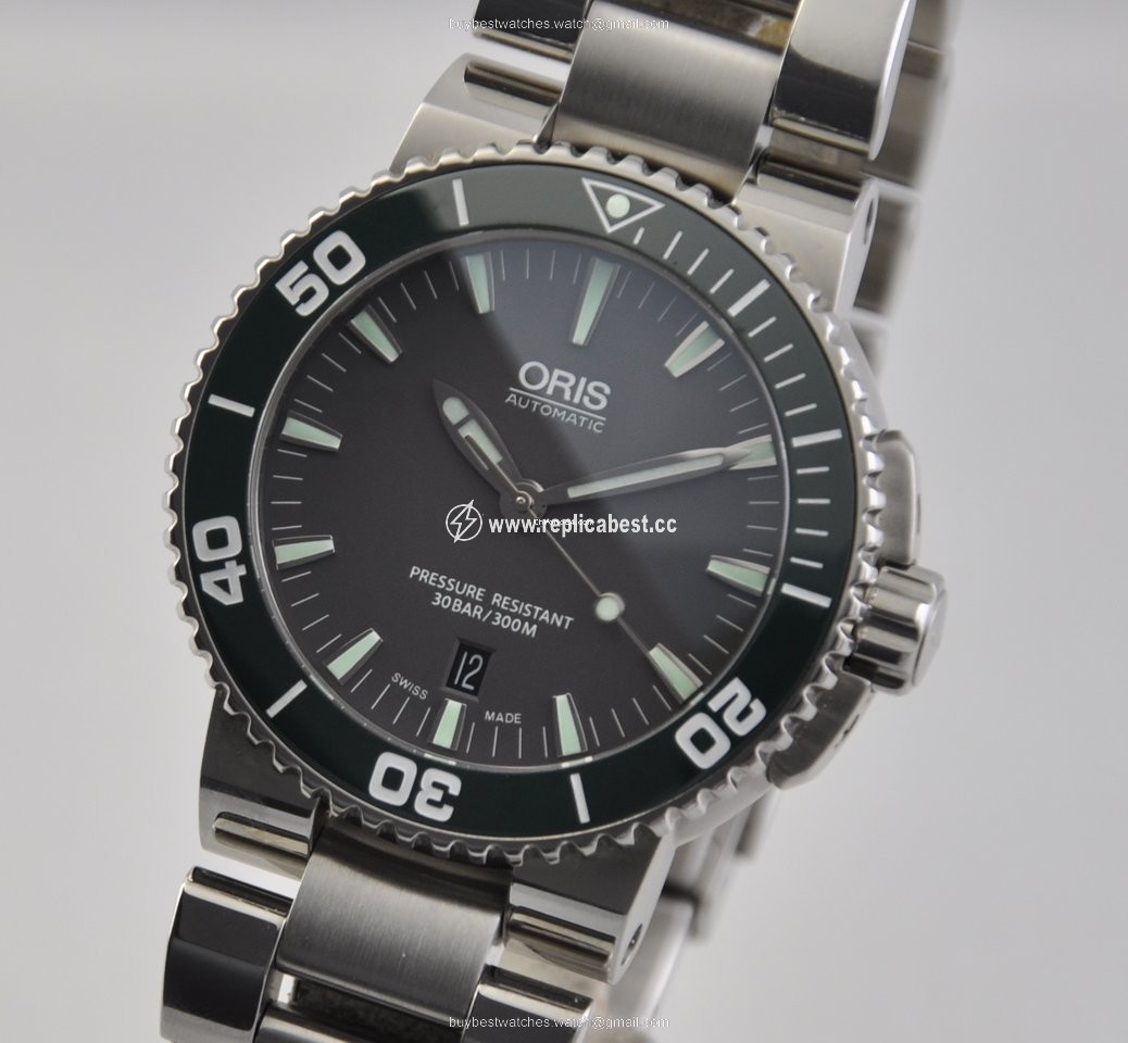 Oris Aquis Date Mens watch Unisex Automatic Steel 01 733 7653 4137-07 8 26 01PEB