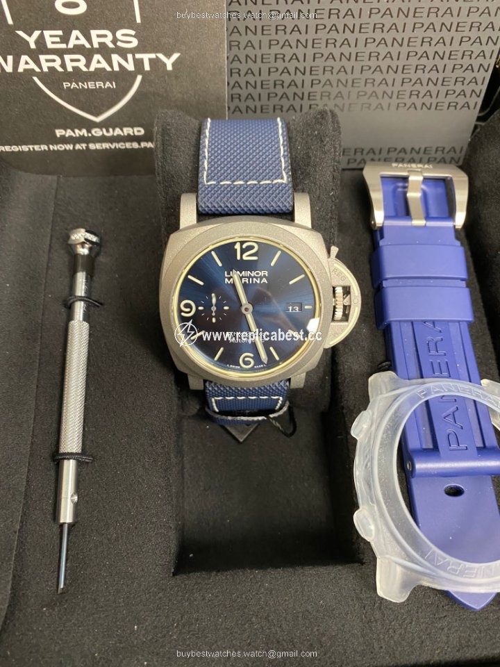 Panerai Luminor Marina Mens watch Unisex Automatic Titanium PAM 01117