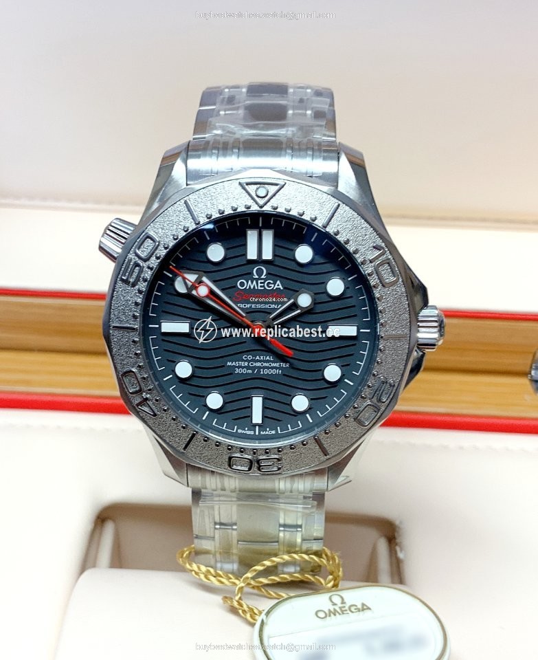 Omega Seamaster Diver 300 M Mens watch Unisex Automatic Steel 210.30.42.20.01.002