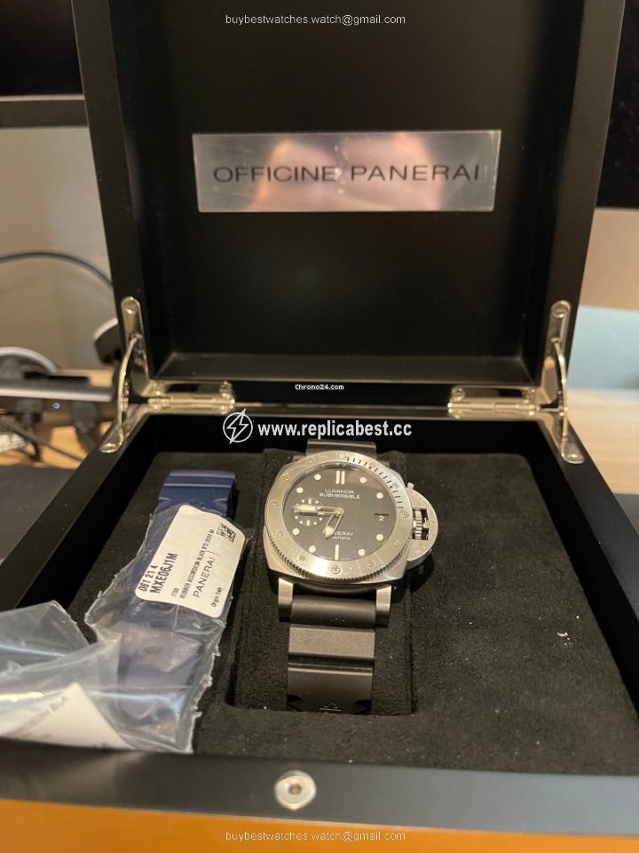 Panerai Luminor Submersible 1950 3 Days Automatic Mens watch Unisex Automatic Steel PAM 00682
