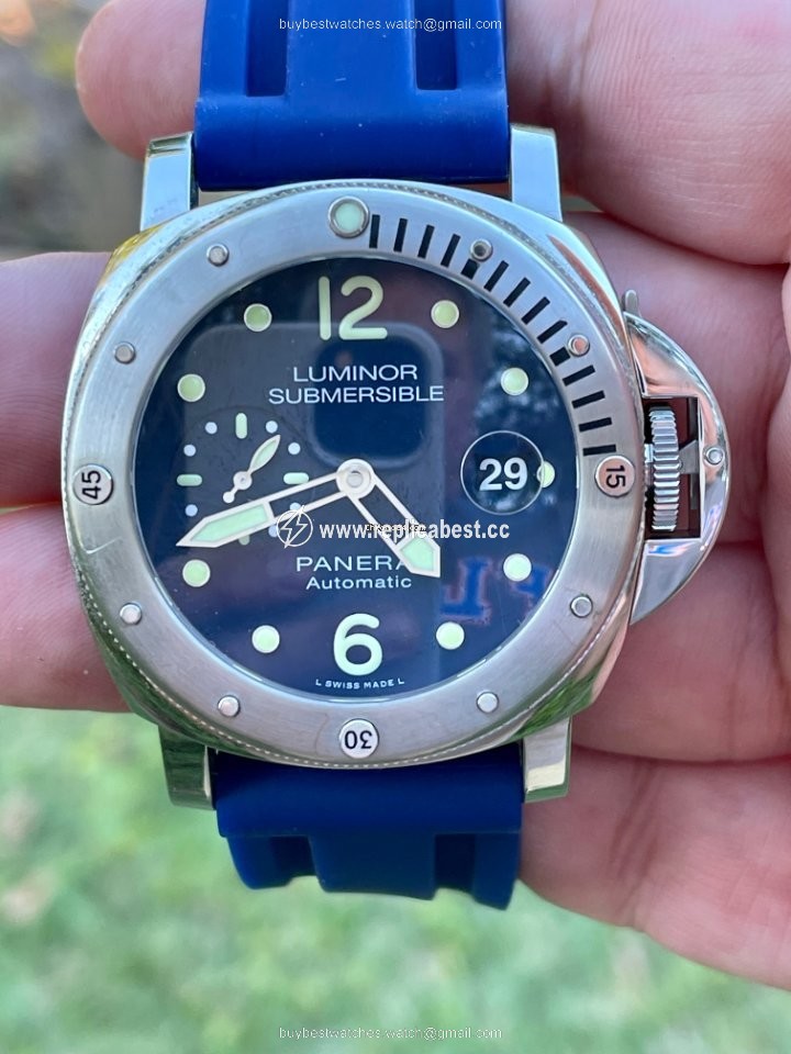 Panerai Luminor Submersible Mens watch Unisex Manual winding Steel PAM00731 PAM 731 PAM731