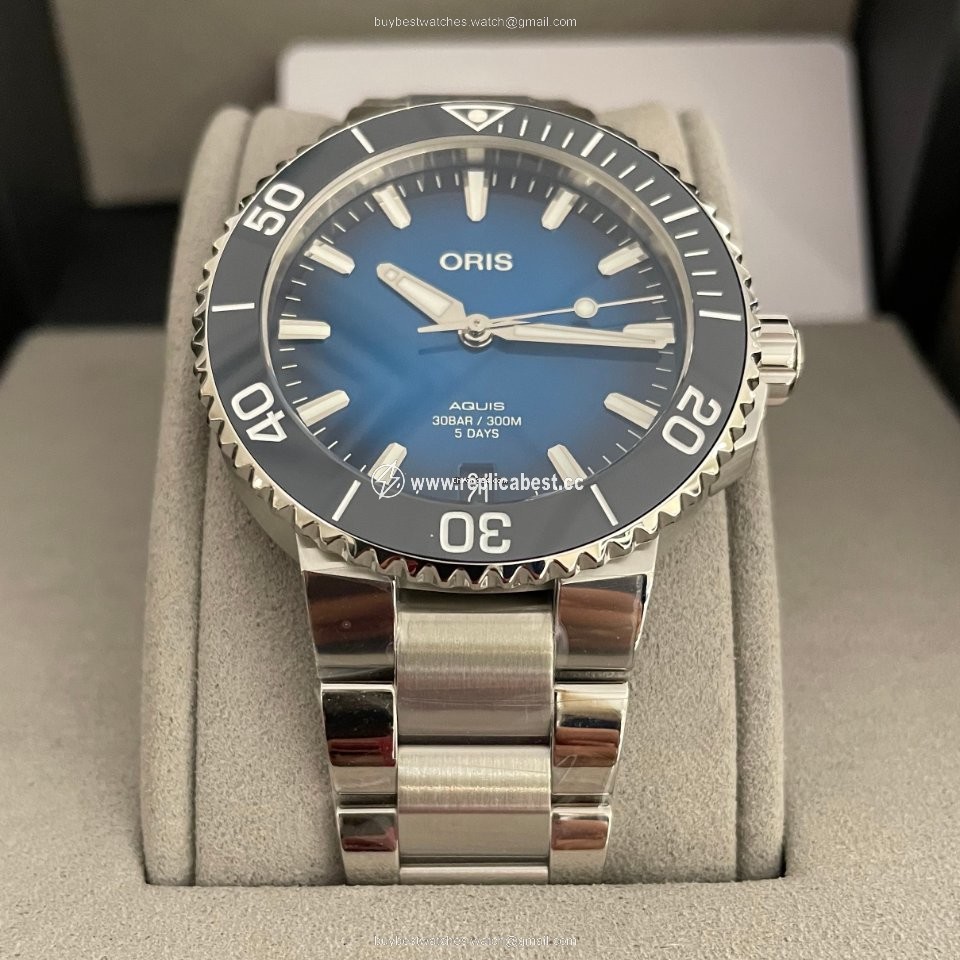 Oris Aquis Date Mens watch Unisex Automatic Steel 01 400 7769 4135-07 8 22 09PEB