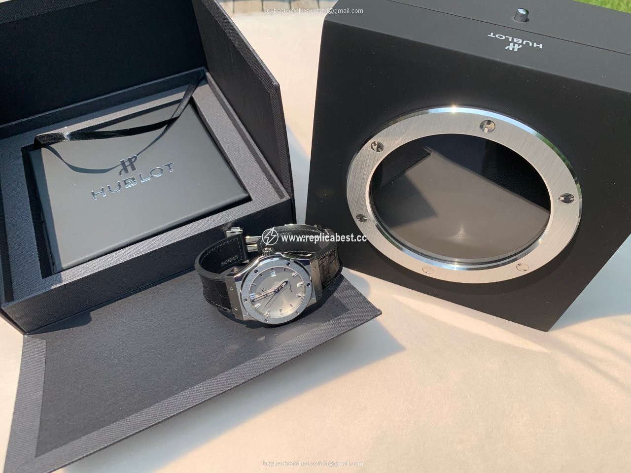 Hublot Classic Fusion 45, 42, 38, 33 mm Mens watch Unisex Automatic Titanium 542.NX.2610.LR