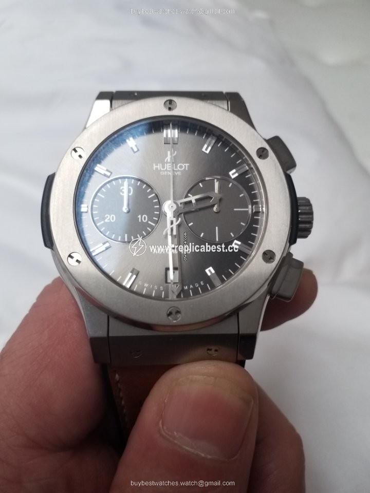 Hublot Classic Fusion Racing Grey Mens watch Unisex Automatic Titanium 521.NX.7070.LR
