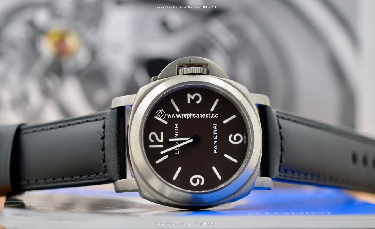 Panerai Luminor Base Mens watch Unisex Manual winding Titanium PAM 00055