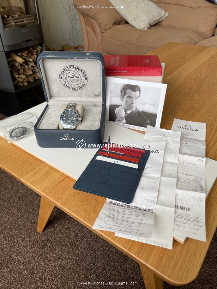 Omega Seamaster Diver 300 M Mens watch Unisex Automatic Steel 25378000