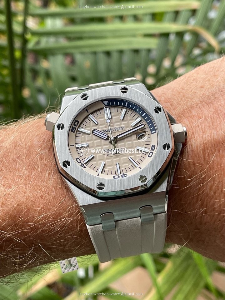 Audemars Piguet Royal Oak Offshore Diver Mens watch Unisex Automatic Steel 15710ST.OO.A085CA.01