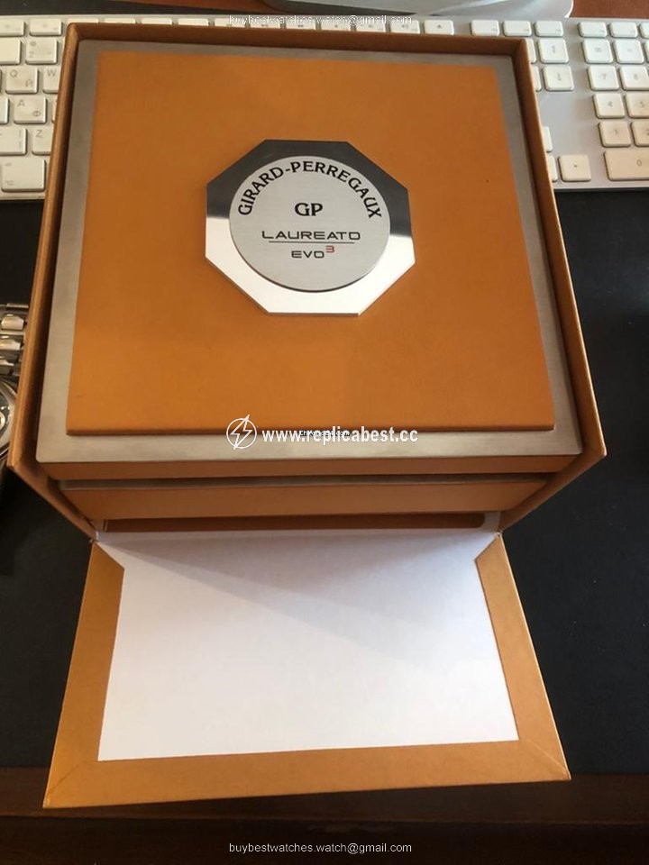 Girard Perregaux Laureato Mens watch Unisex Automatic 80180.1.11.6516