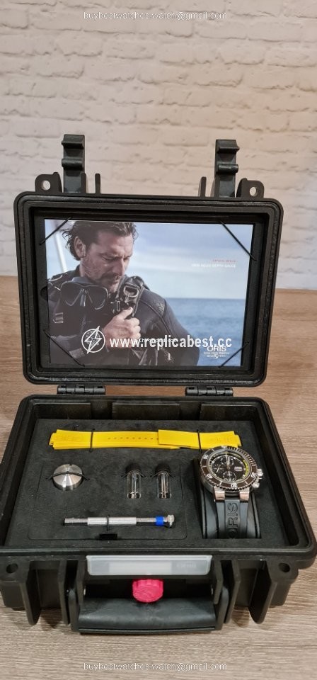 Oris Aquis Depth Gauge Mens watch Unisex Automatic Steel 01 774 7708 4154