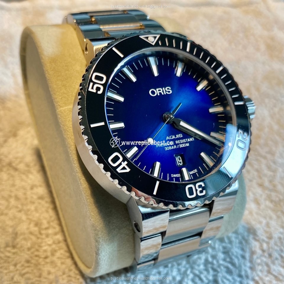 Oris Aquis Date Mens watch Unisex Automatic Steel 01 733 7730 4185-Set RS