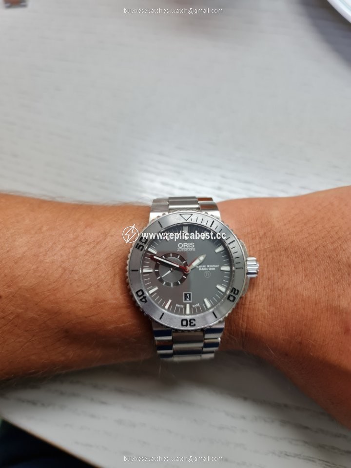 Oris Aquis Titan Mens watch Unisex Automatic Titanium 01 743 7664 7253-07 8 26 75PEB