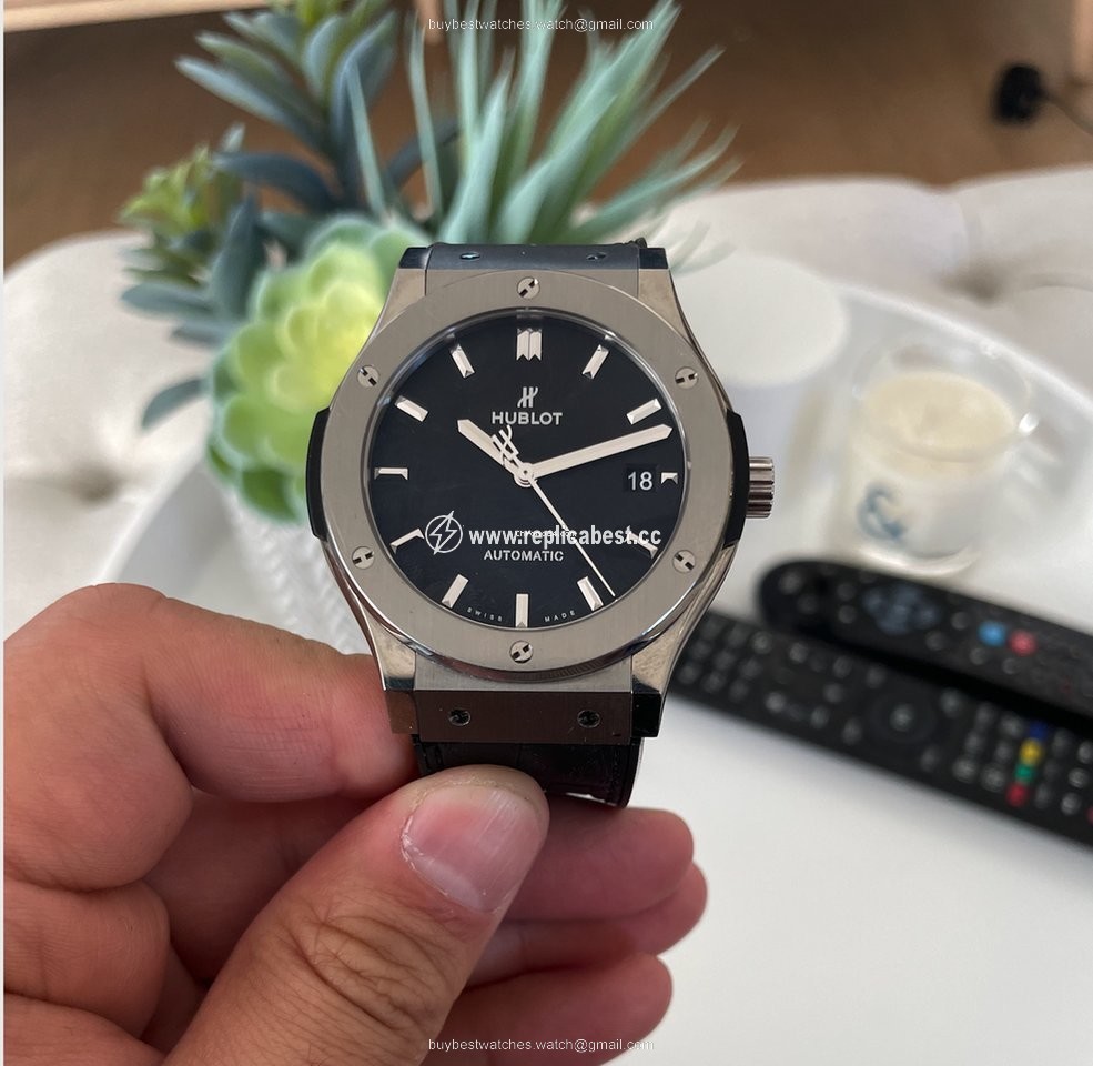 Hublot Classic Fusion 45, 42, 38, 33 mm Mens watch Unisex Automatic Titanium 511.NX.1171.LR