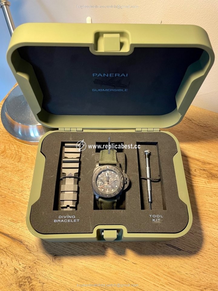 Panerai Mens watch Unisex Automatic Carbon PAM 00979 PAM 979