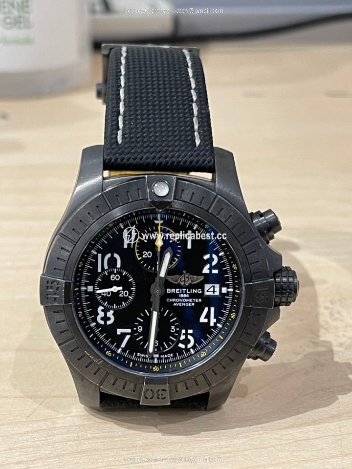Breitling Avenger Mens watch Unisex Automatic Titanium V13317101B1X2