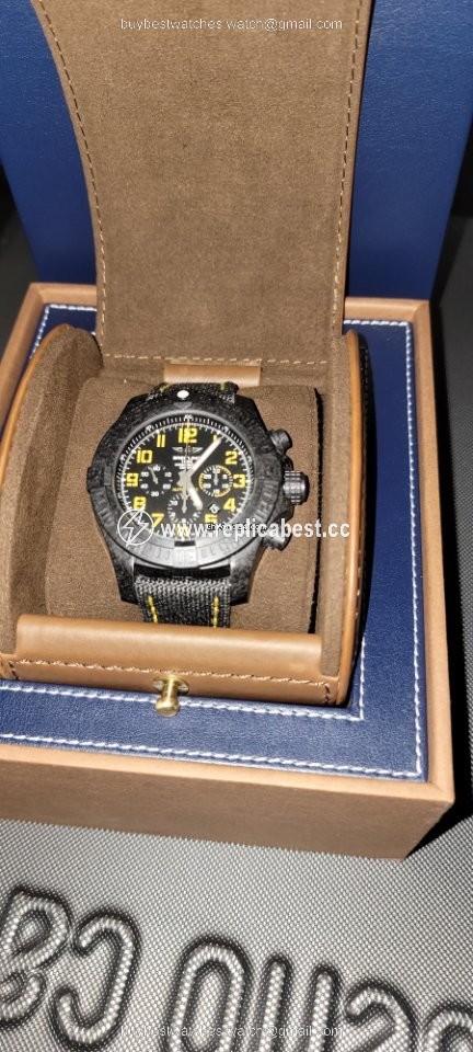 Breitling Avenger Hurricane Mens watch Unisex Automatic XB0170E4|BF29|257S|X20D.4