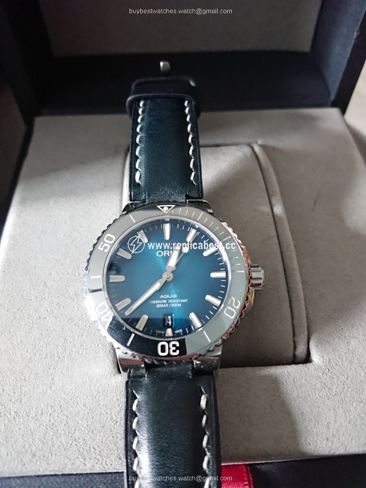 Oris Aquis Date Mens watch Unisex Automatic Steel 01 733 7732 4155-07 8 21 05PEB