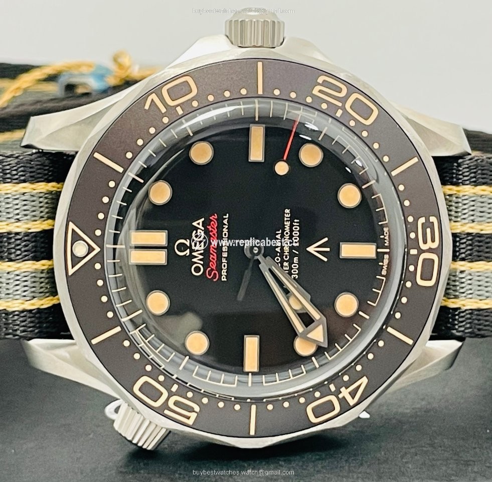 Omega Seamaster Diver 300 M Mens watch Unisex Automatic Titanium 210.90.42.20.01.001