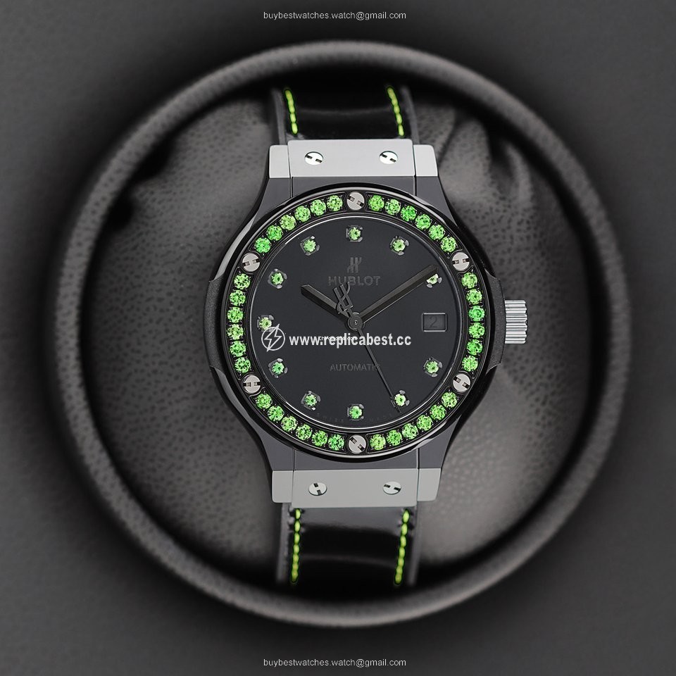 Hublot Classic Fusion 45, 42, 38, 33 mm Womens watch Automatic Ceramic 565.cx.1210.vr.1222