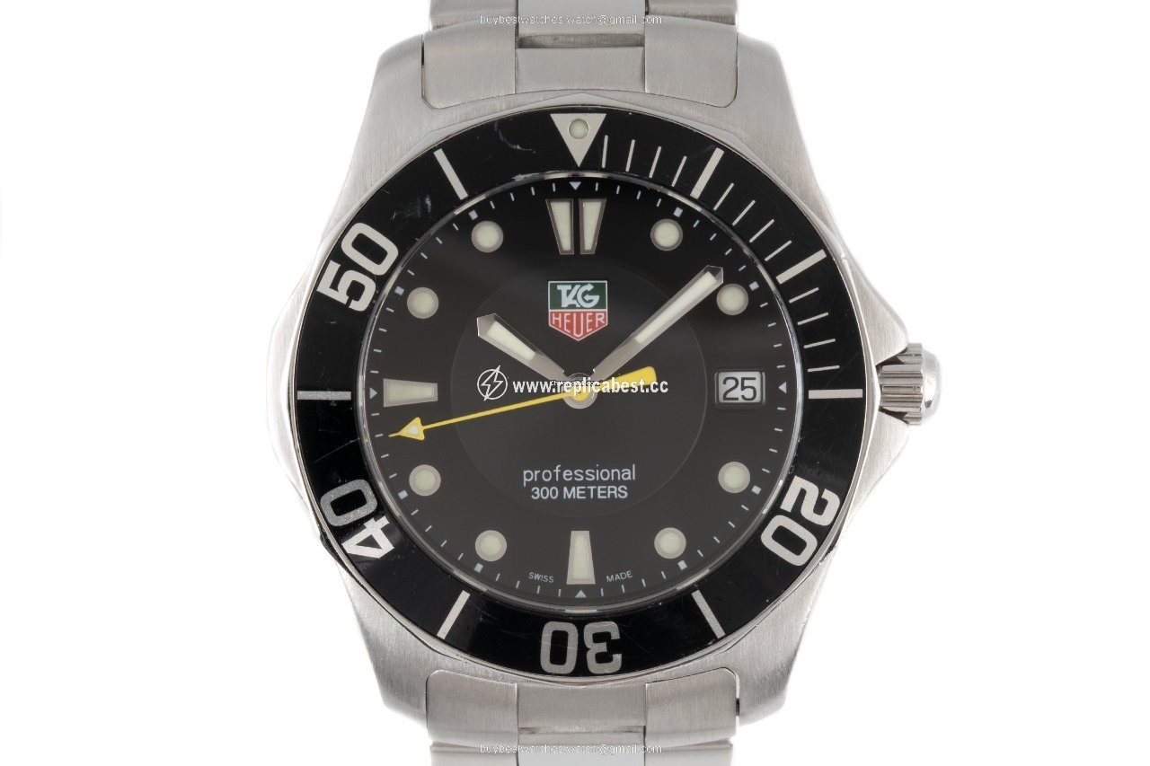 TAG Heuer Aquaracer 300M Mens watch Unisex Quartz Steel WAB1110