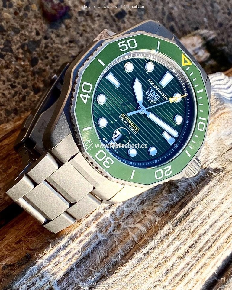 TAG Heuer Aquaracer 300M Mens watch Unisex Automatic Titanium WBP208B.BF0631