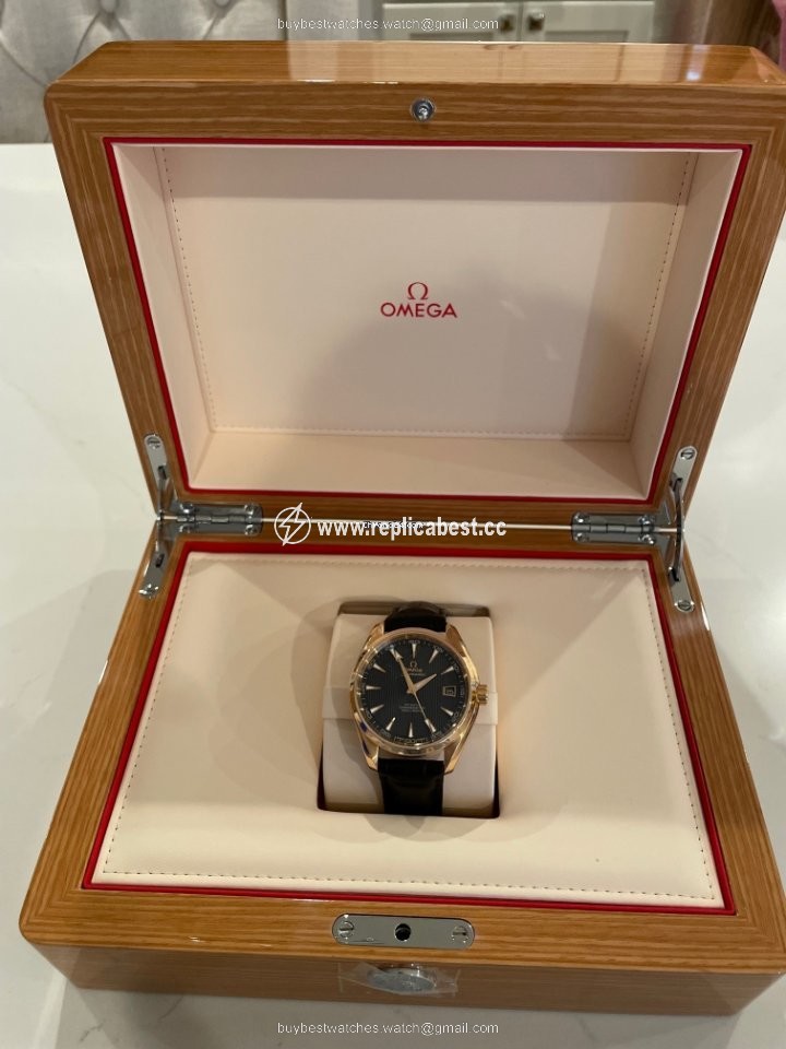 Omega Seamaster Aqua Terra Mens watch Unisex Automatic Rose gold 231.53.42.21.06.001