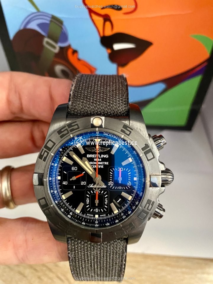 Breitling Chronomat 44 Blacksteel Mens watch Unisex Automatic Steel MB0111C3 BE35