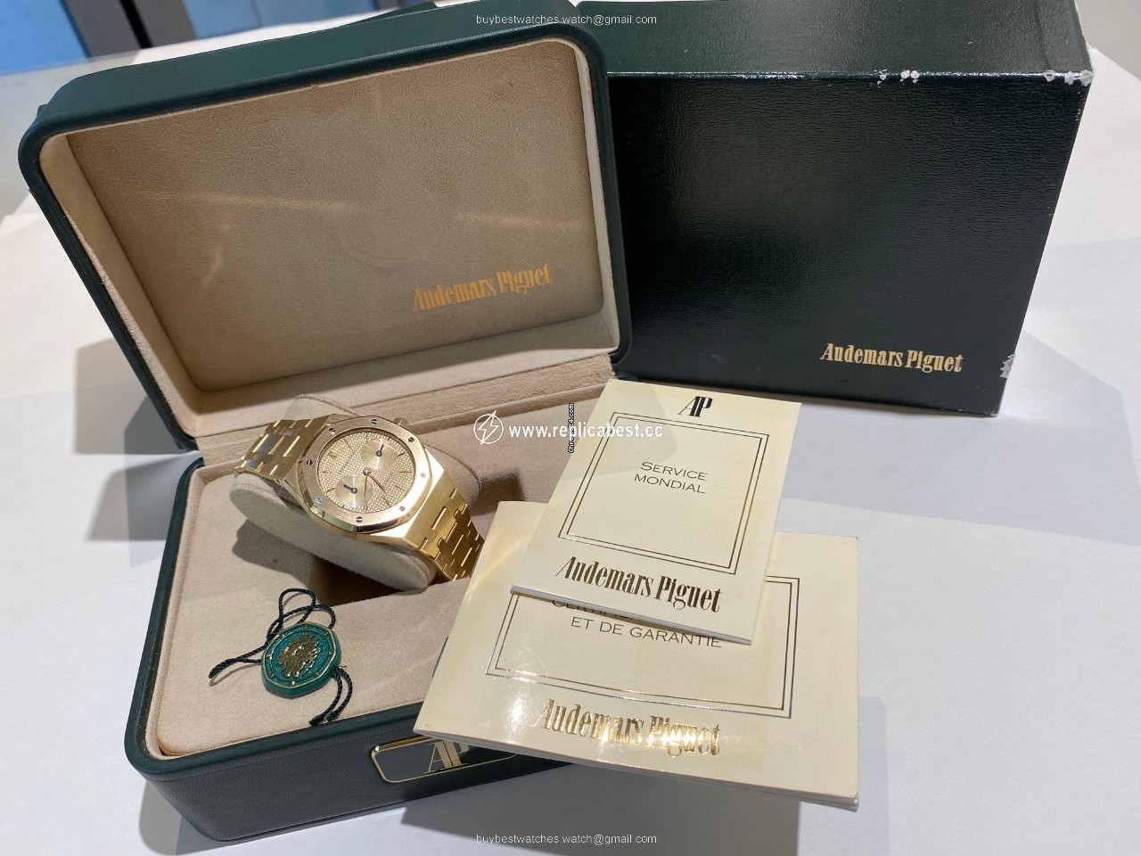 Audemars Piguet Royal Oak Day-Date Mens watch Unisex Automatic Yellow gold 25572BA.OO.0789BA.01