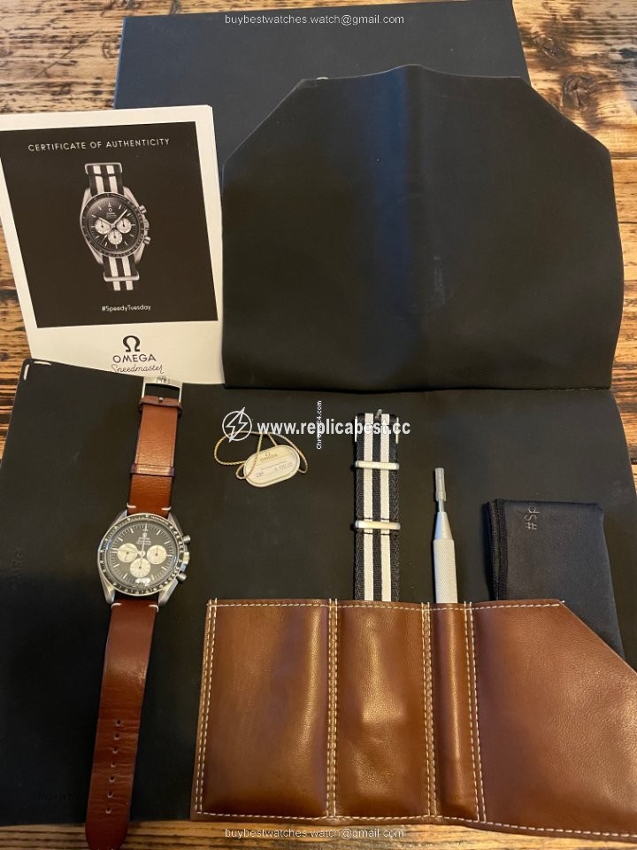 Omega Speedmaster Professional Moonwatch Mens watch Unisex Manual winding 31132423001001
