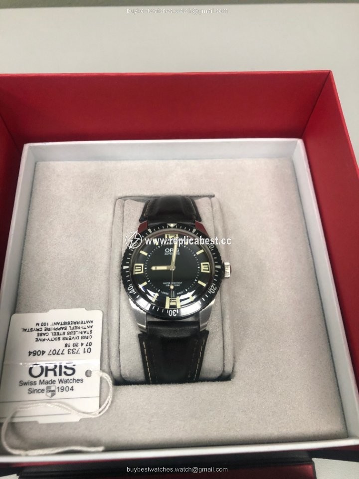 Oris Divers Sixty Five Mens watch Unisex Automatic Steel 01 733 7707 4064-07 4 20 18
