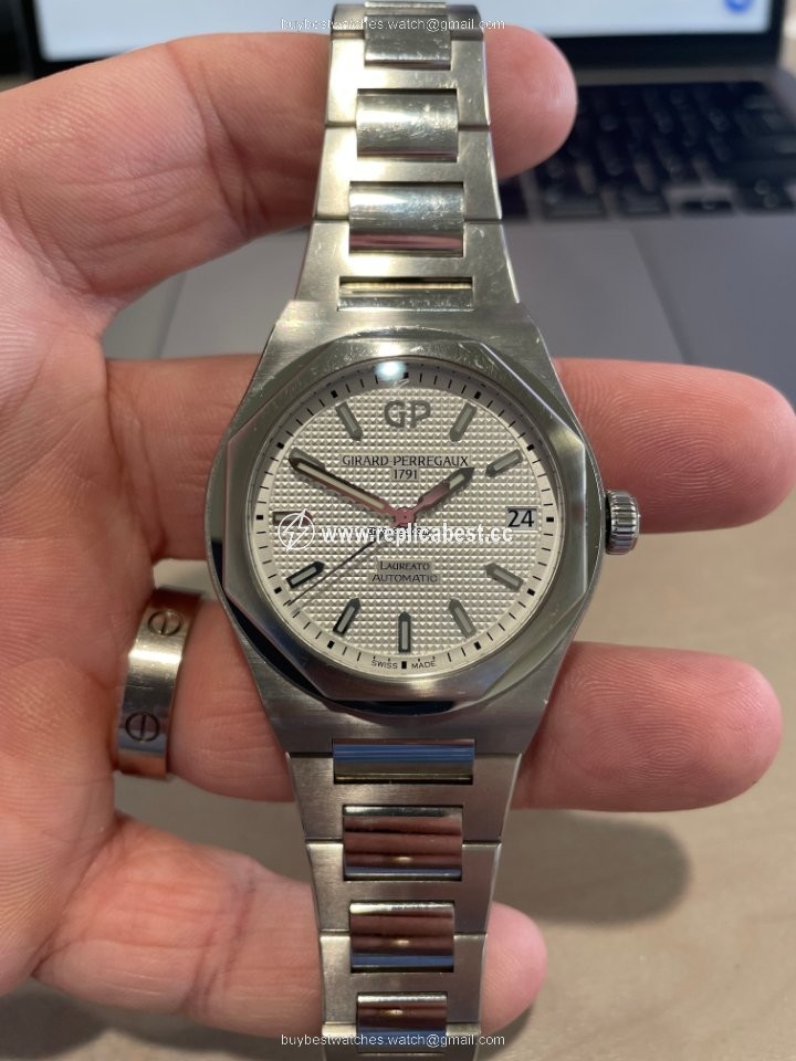 Girard Perregaux Laureato Mens watch Unisex Automatic Steel 81010-11-131-11A