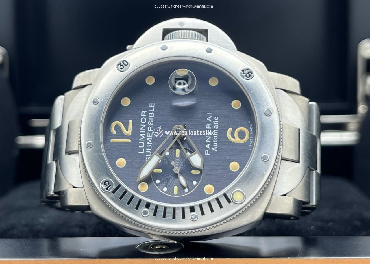 Panerai Luminor Submersible Mens watch Unisex Automatic Titanium PAM 00106