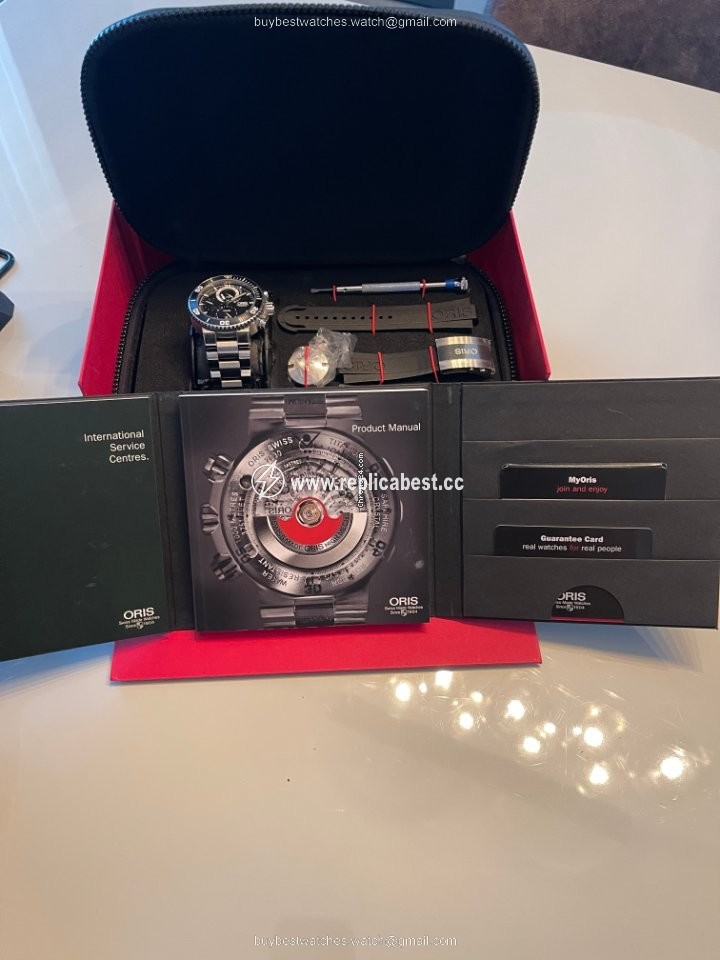 Oris Carlos Coste Limited Edition Mens watch Unisex Automatic Titanium 01 674 7655 7184-Set