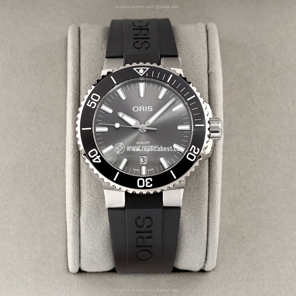 Oris Aquis Titanium Date Mens watch Unisex Automatic Titanium 01 733 7730 7153-07 4 24 64TEB