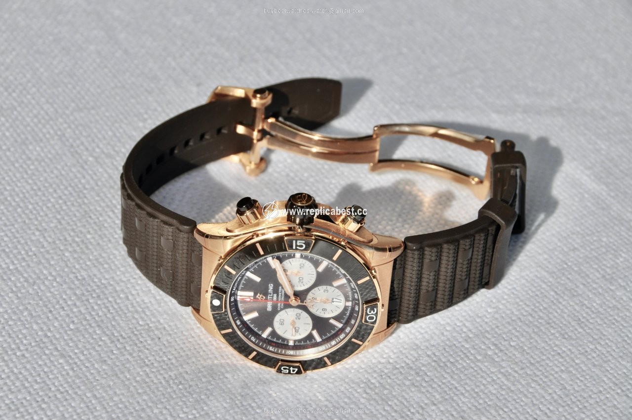 Breitling Chronomat Mens watch Unisex Automatic Rose gold RB0136E31Q1S1