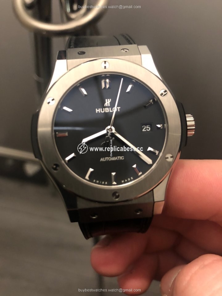 Hublot Classic Fusion 45, 42, 38, 33 mm Mens watch Unisex Automatic Titanium 542.NX.1171.LR