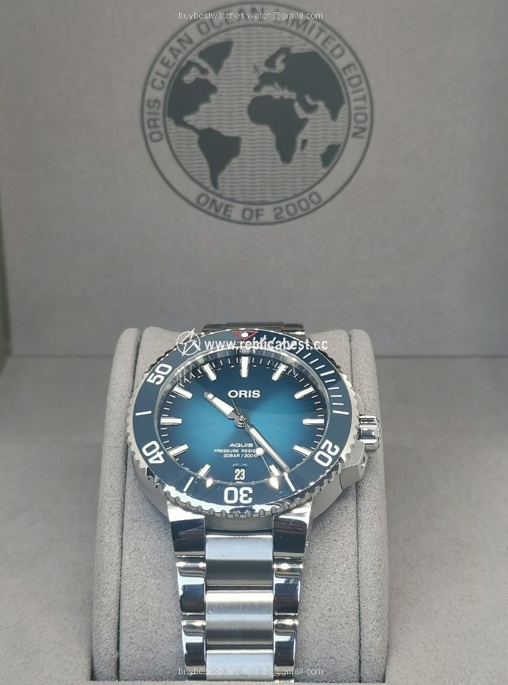 Oris Aquis Date Mens watch Unisex Automatic Steel 01 733 7732 4185