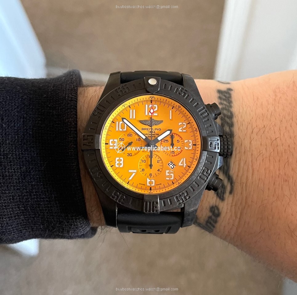 Breitling Avenger Hurricane Mens watch Unisex Automatic Carbon XB0170E4 I533 282S