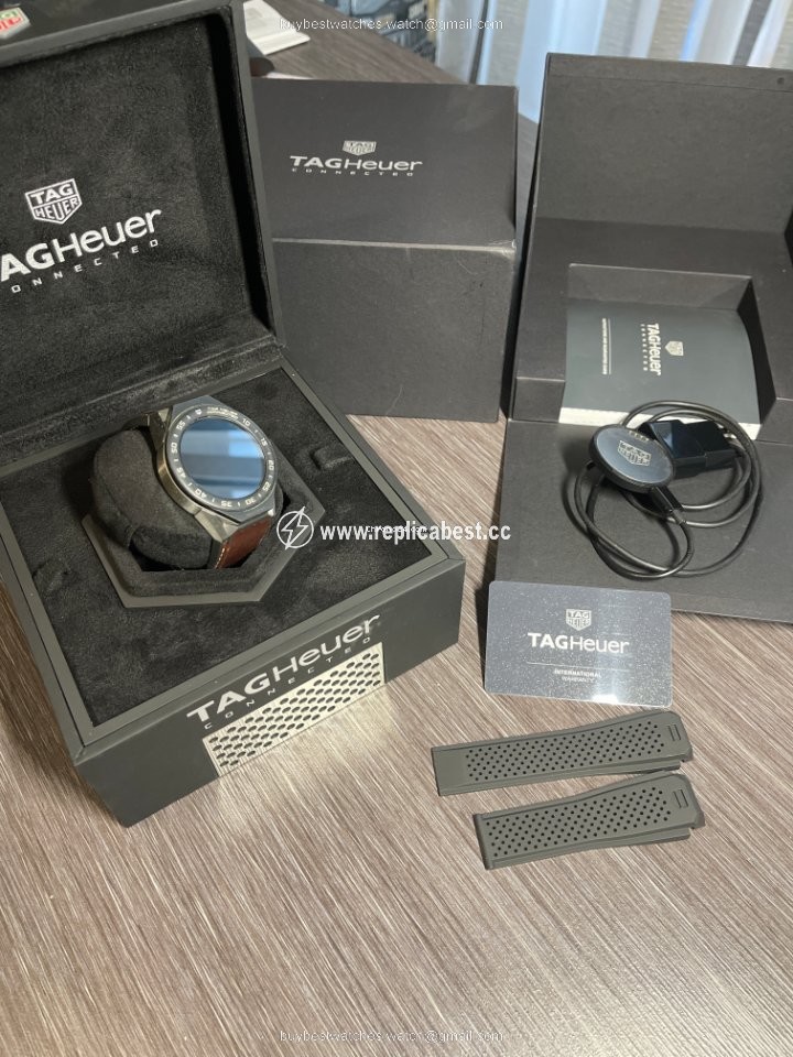 TAG Heuer Connected Mens watch Unisex Quartz Titanium SBF818000.11FT8031