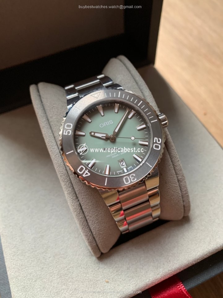 Oris Aquis Date Mens watch Unisex Automatic Steel 01 733 7732 4137-07 8 21 05PEB
