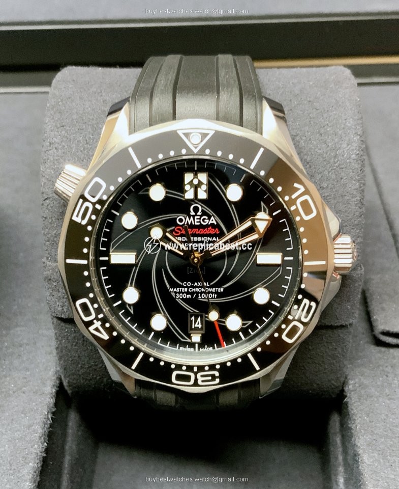 Omega Seamaster Diver 300 M Mens watch Unisex Automatic Steel 210.22.42.20.01.004