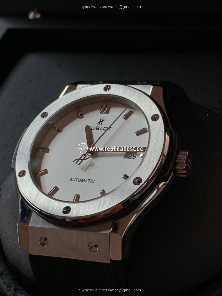 Hublot Classic Fusion 45, 42, 38, 33 mm Mens watch Unisex Automatic Titanium 542.NX.2611.LR