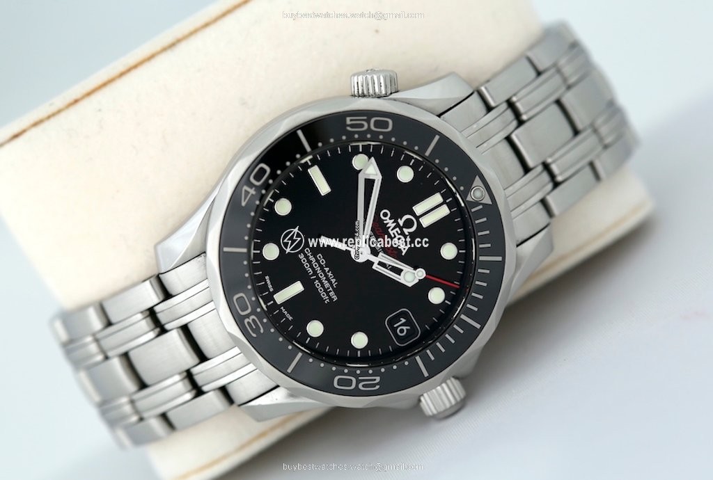 Omega Seamaster Diver 300 M Mens watch Unisex Automatic Steel 212.30.36.20.01.002
